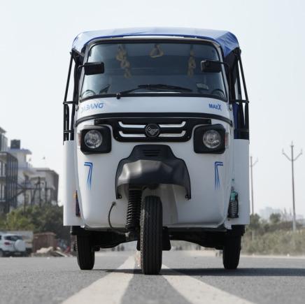 L5 (7+1 seater) Auto Dabang MaxX