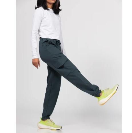 Women Solid Cotton Cargo Pant