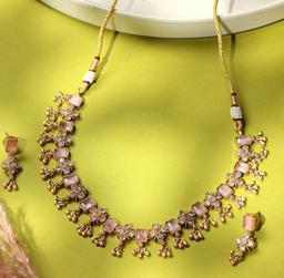 VELOUR PETAL NECKLACE