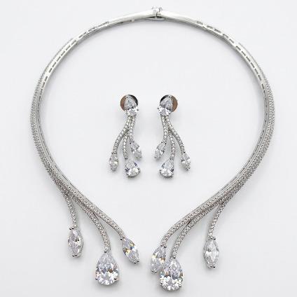 AD Studded Twirl Hasli Set