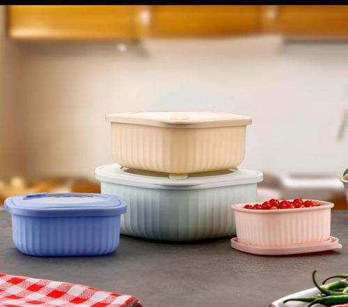 Pack of 4 Plastic Airtight Vento Storage Containers with Lid, Square Kitchen Storage Set
