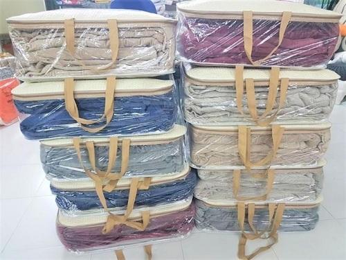 HOLLAND VELVET COMFORTER 650 GSM , SIZE 230 X 260 CMS WITH BAG