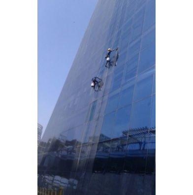High Rise Facade Glass Cleaning