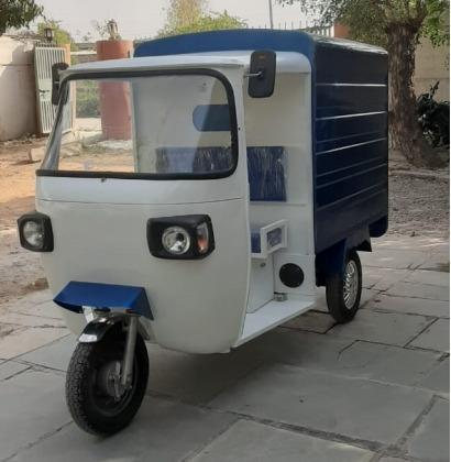ELECTRIC OR BATTERY OPERATED RICKSAW