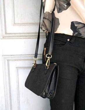 VOGUE BLACK CROSSBODY
