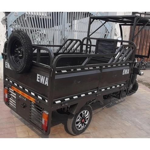 Loading Electric Rickshaw