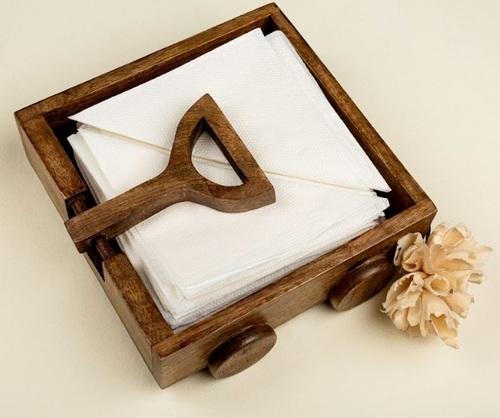 Wooden log tissue holder