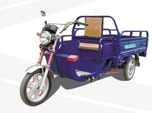 Loading E Rickshaw