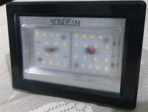 Rechargeable focus light