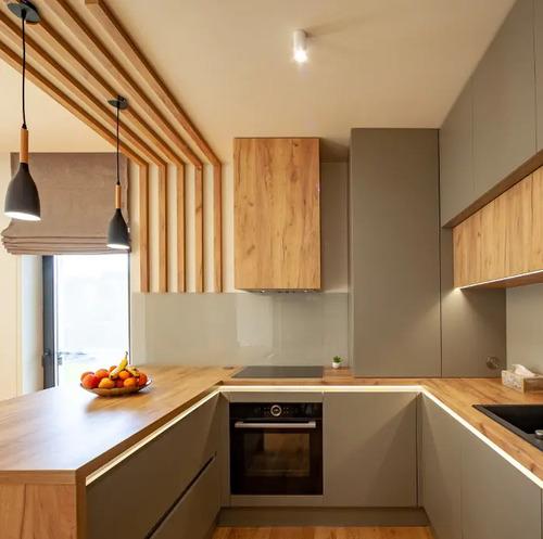 Neutral & Wood C-Shaped Kitchen