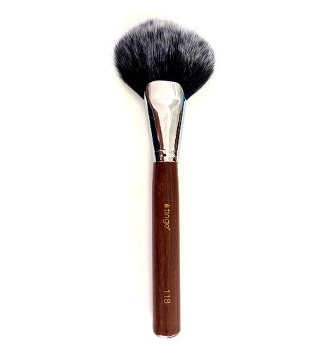 Fluffy fan brush 