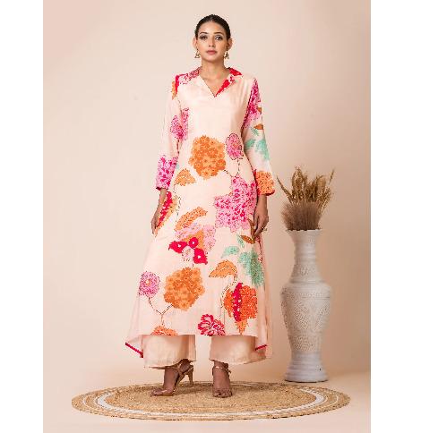 Off-White Floral Muslin Kurta Set with Elegant Handwork by Sarso