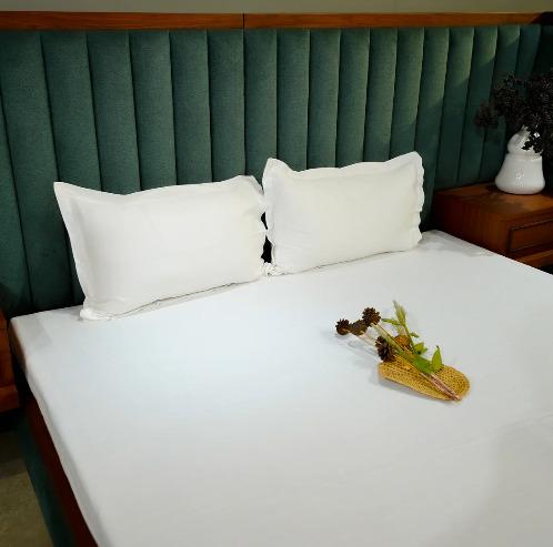 White Elegance 300 TC|400 TC|500 TC Fitted Sheet Set