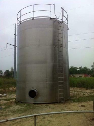 STAINLESS STEEL TANKS