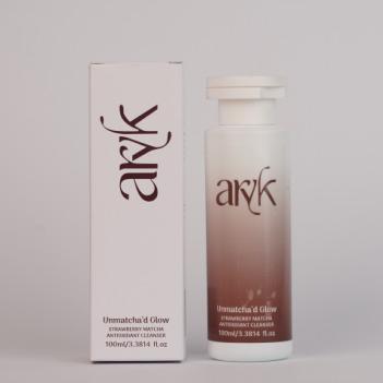 Unmatcha'd Glow Strawberry Matcha Antioxidant cleanser