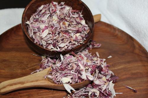 Dehydrated red onion