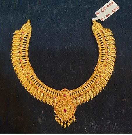 Ladies Gold Modern Necklace